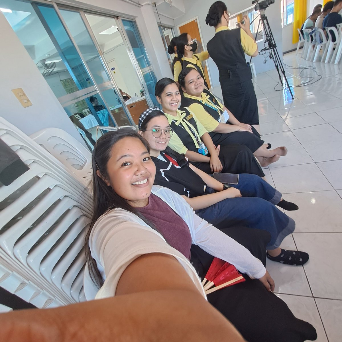 stillHannah_'s tweet photo. Grabe naman the energyyyyy, kakamiss!!!!! 

Happy IYC from titas of San Pedro, Laguna hahahah 

#IYC2024KickOff
#WeAreMCGIYouth

Salamat sa Dios! 🎉 https://t.co/nXfGurbKAQ