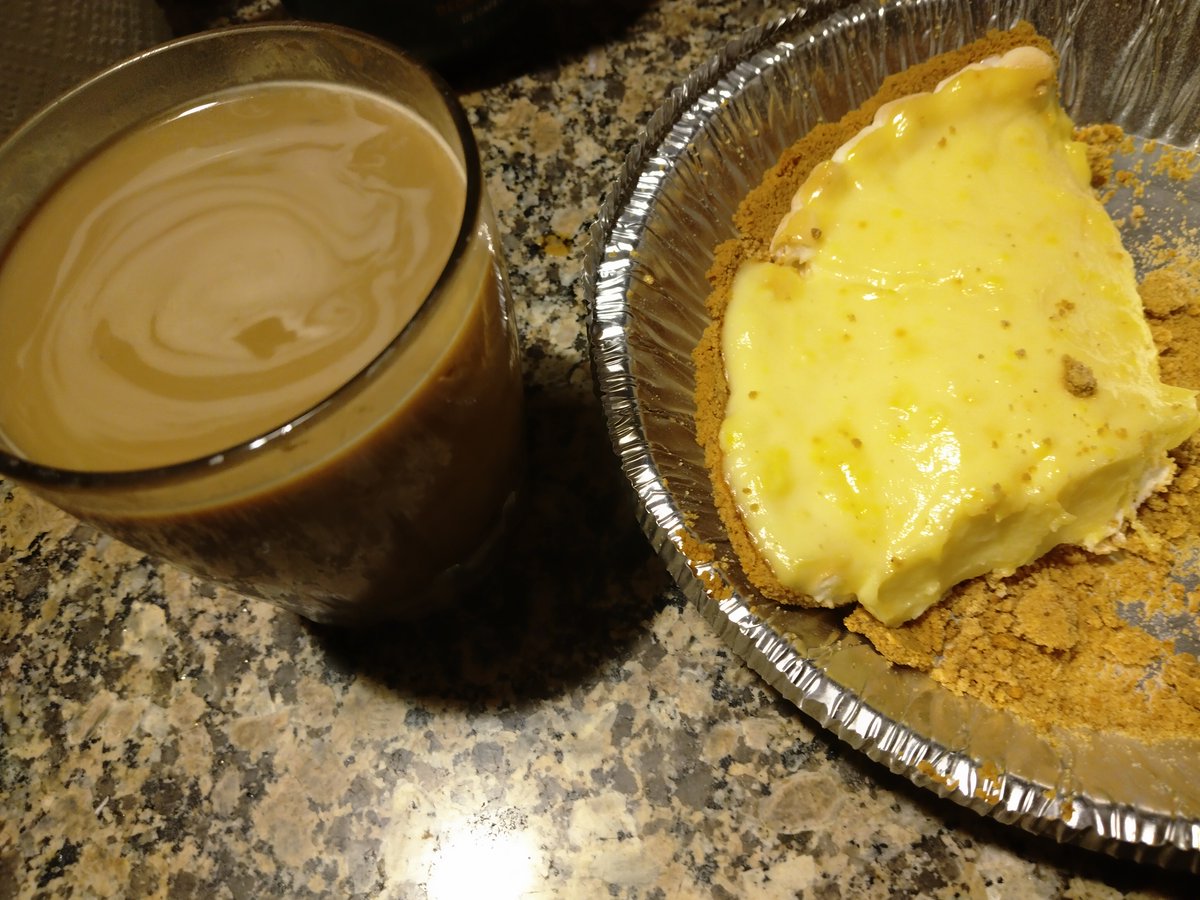 TheDoIIars's tweet photo. Day 34, 2024 - Didn't really feel like shopping earlier, but I badly needed supplies since most of the ones I took from vacation are gone. It rained heavily all morning.
It stopped raining in the afternoon while I stayed warm in the kitchen baking burritos for dinner. https://t.co/wEN1VxNKqv