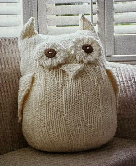 Adorable Oversized Owl Cushion Knitting Pattern🦉 A lovely gift for both kids and adults alike. It's oversized and plush, a lovely project to make for cuddling up on the sofa or bed. dwcrochetpatterns.etsy.com/listing/133260… #MHHSBD #craftbizparty #earlybiz