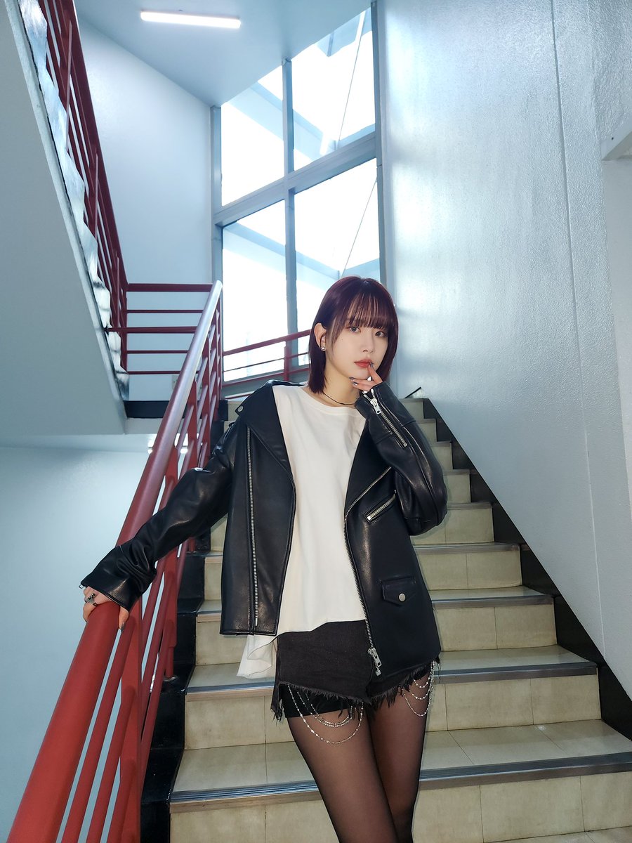 WJSN_Cosmic's tweet photo. [📷] 
240204 #SBS #인기가요 

우정만의 아기 락스타🤟💗

#설아 #SEOLA
#Without_U #INSIDEOUT 
#우주소녀 #WJSN 
#오늘의_우주복👭 https://t.co/5eQBYihuzS