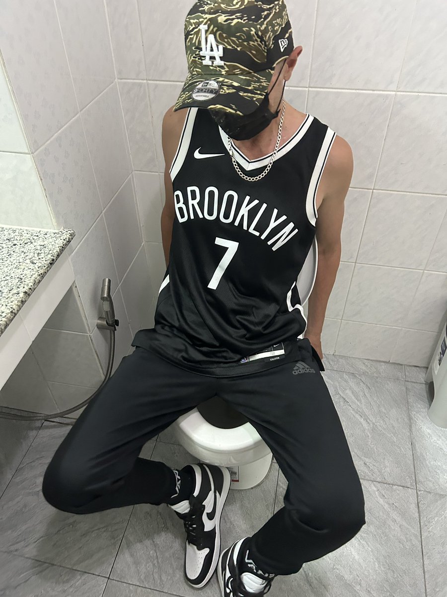 t48695's tweet photo. Night out on the piss 
#piss #pisswet #pisstrackies #pissfetish #gaypiss #wetsportsgear #pissnike #wetnike https://t.co/fn1UKjtds2