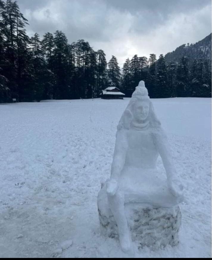 Madanverma1987's tweet photo. "Just crafted a serene Shiv statue using snow! ❄️ Embracing the artistry of winter and divine inspiration. #SnowArt #ShivStatue #WinterCraft" https://t.co/KUHNnbgSj8