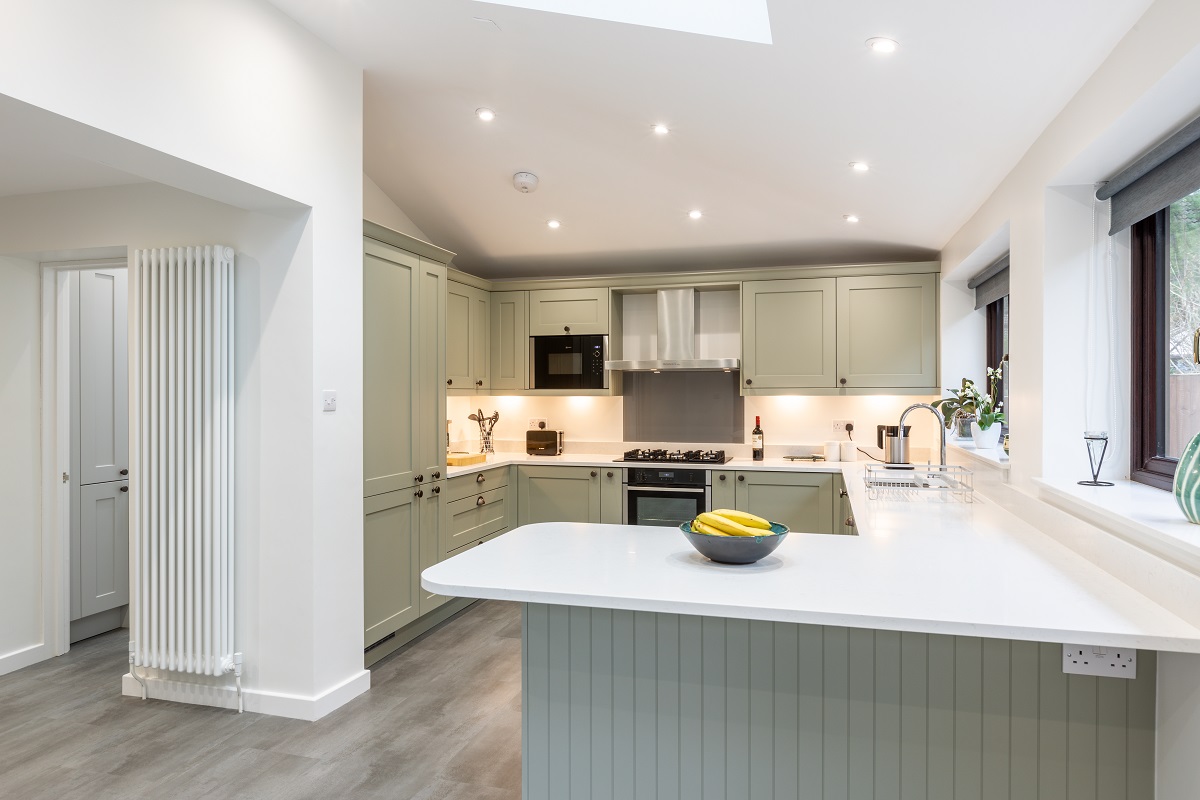 Kitchen islands aren't right for every kitchen, but you can still create a wonderfully sociable kitchen and increase your worktop area with a peninsula design. >> Scroll through through for all your peninsula inspiration!
