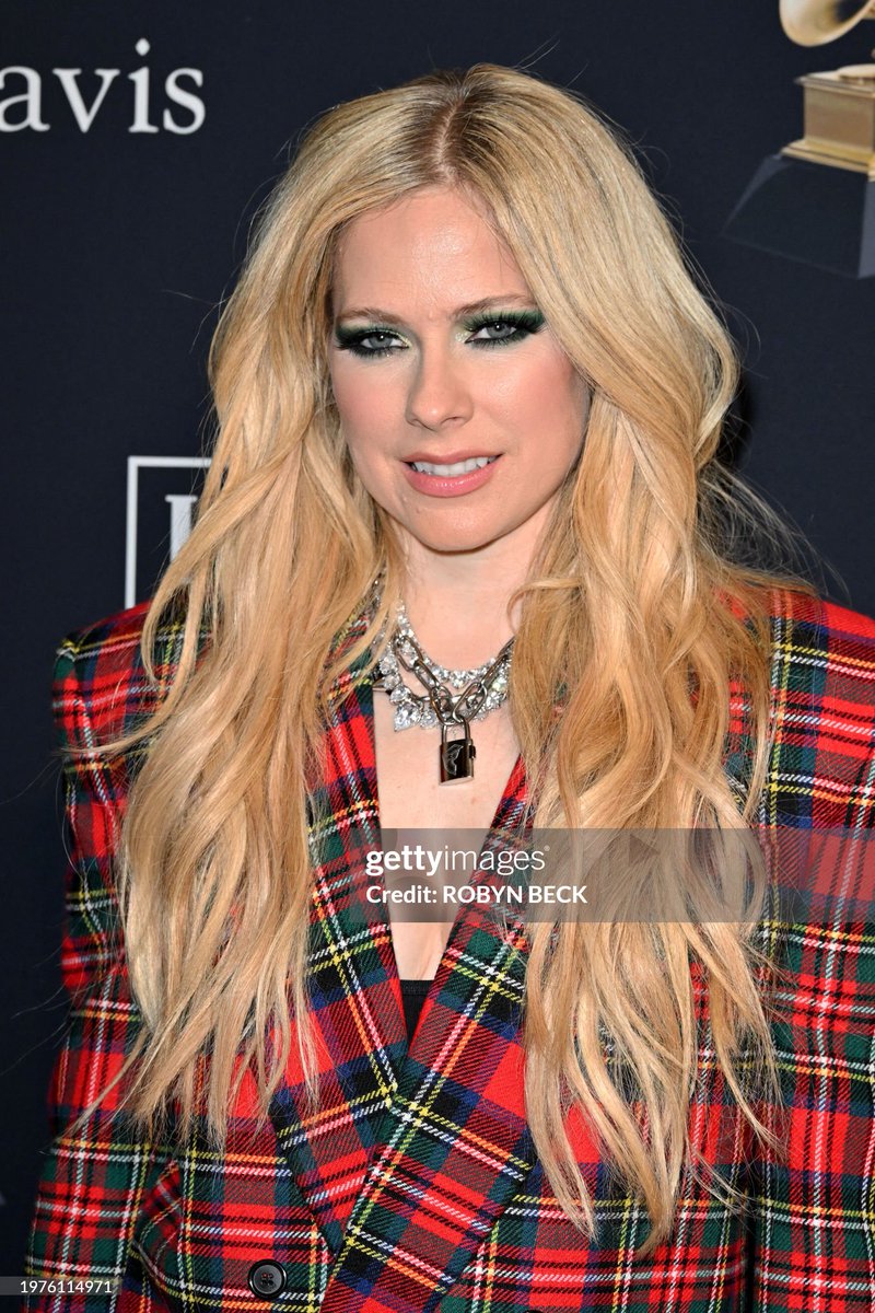 AvrilTribe's tweet photo. Avril Lavigne arrives for the Recording Academy and Clive Davis' Salute To Industry Icons pre-Grammy gala at the Beverly Hilton hotel in Beverly Hills, California on February 3, 2024.
#AvrilLavigne #PreGrammy #GRAMMYs #CliveDavis https://t.co/VXJW8NpUuO