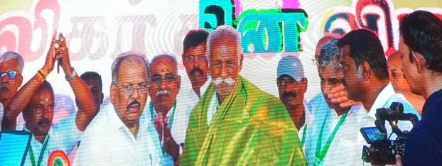 sanjaybujjanga's tweet photo. Padma Shri awardee Badrappan ayya at vokkaligar function.. https://t.co/Pm2KDYy6fO