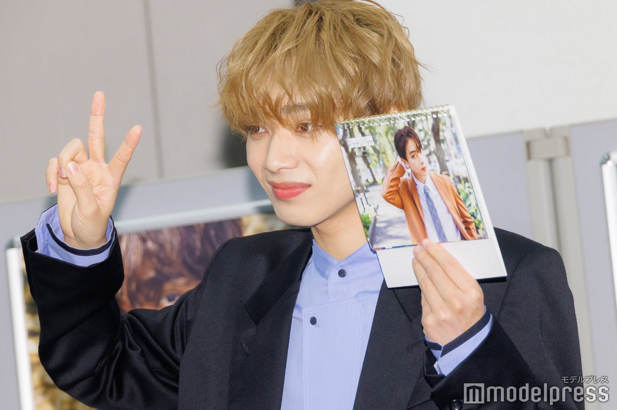 modelpress's tweet photo. 【写真追加📸】宮世琉弥、カレンダー発売記念イベント✨

📅地元での撮影回顧「里帰り感覚」
🎂20歳の誕生日当日の思い出💐
🎤「実は〇〇男子です！」◯に入る言葉とは？

🔻フォトギャラリー
https://t.co/gXjO2ndWpO

#宮世琉弥 @miyase_staff https://t.co/yR4t3b1FrE