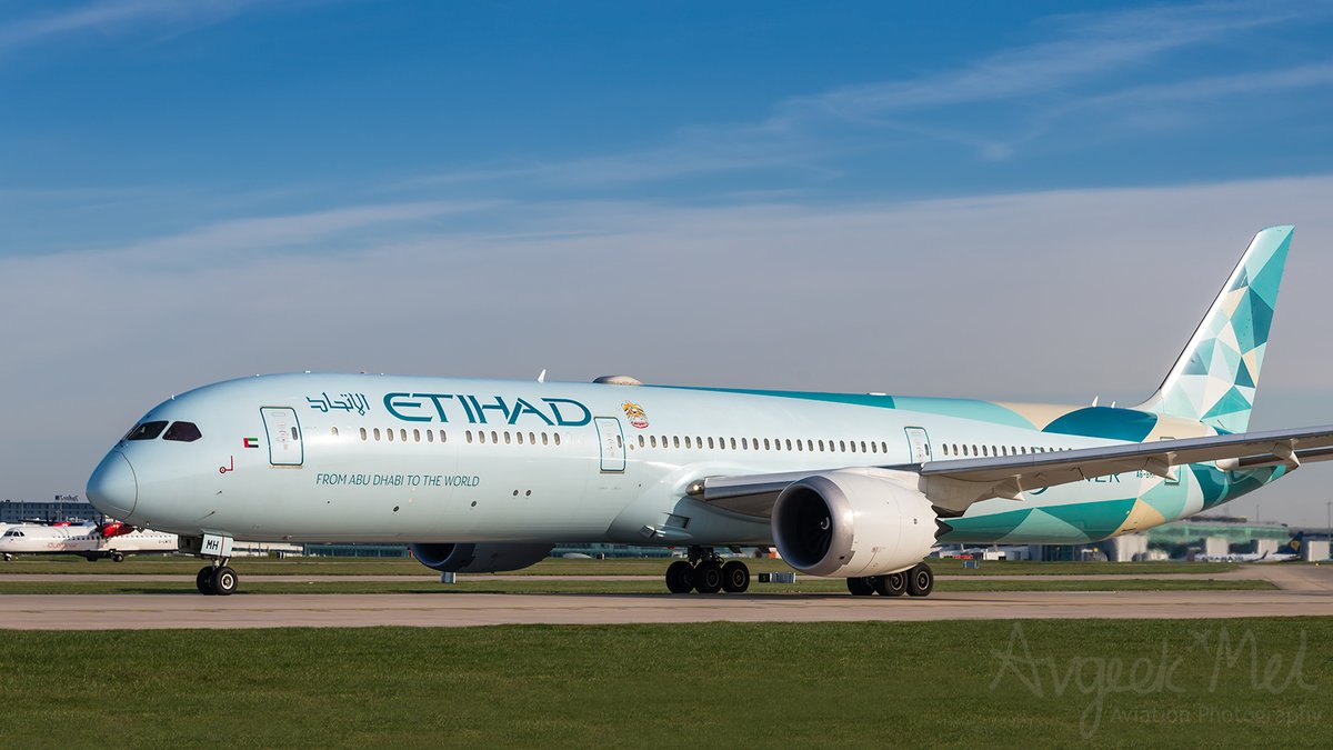 The @etihad #Greenliner @Boeing B787-9 #dreamliner A6-BMH seen on a lovely sunny spring day at @manairport Apr 2023 #planespotting #choosewell #etihad #aviation #avgeek