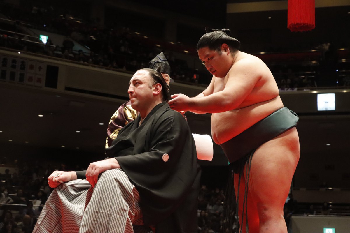 sumokyokai's tweet photo. ＜#栃ノ心引退断髪披露大相撲＞ 
鋏を入れた親方力士紹介　その２。 
宮城野親方（69代横綱 白鵬）、竜電、
錦木、佐ノ山親方（元 千代の国）。

#sumo #相撲 #栃ノ心 https://t.co/SjShzvwXeo