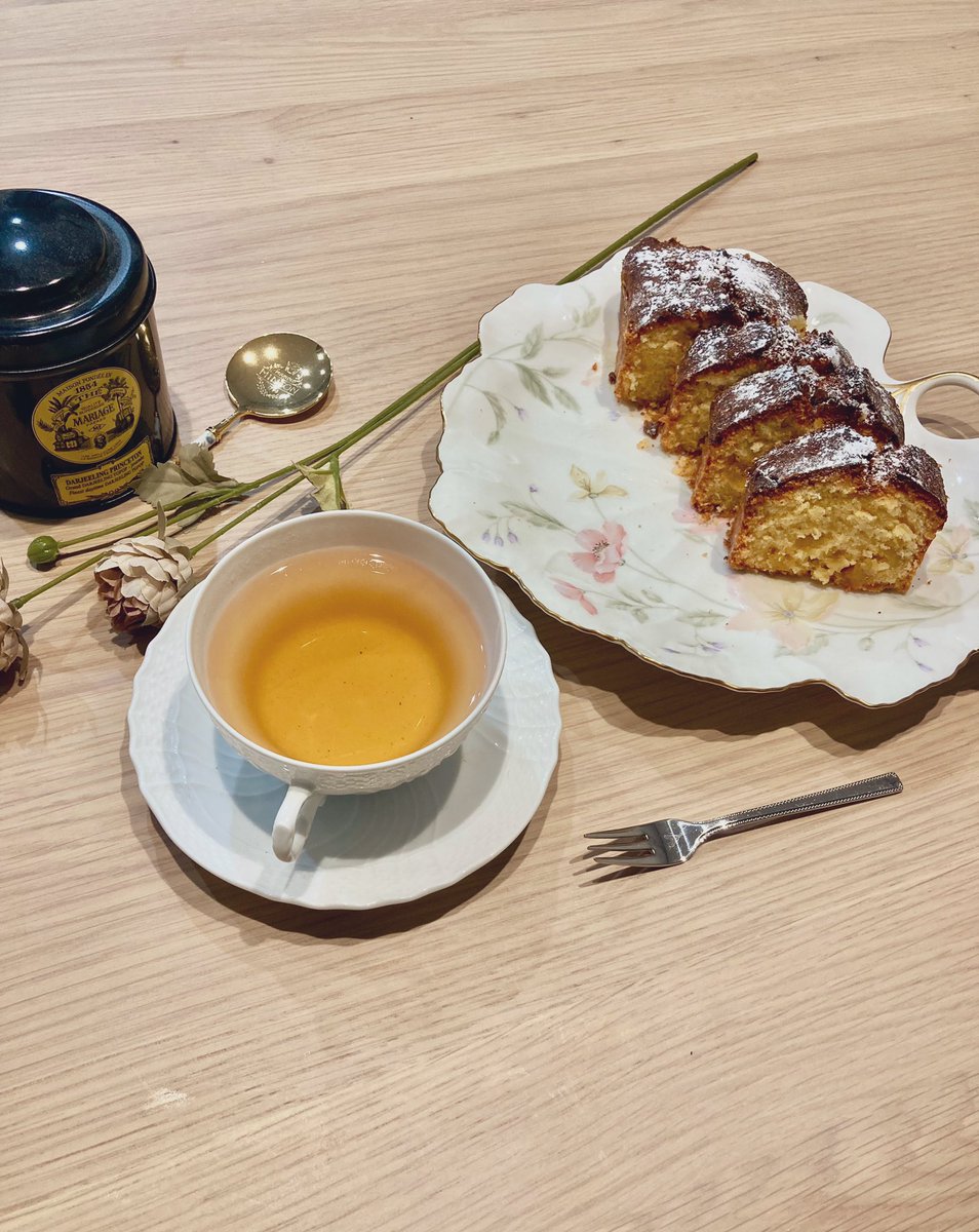 Einzelkampf_'s tweet photo. りんごのパウンドケーキ作りました
紅茶はマリアージュフレール　ダージリンプリンストンです https://t.co/mLTw8Iusdu