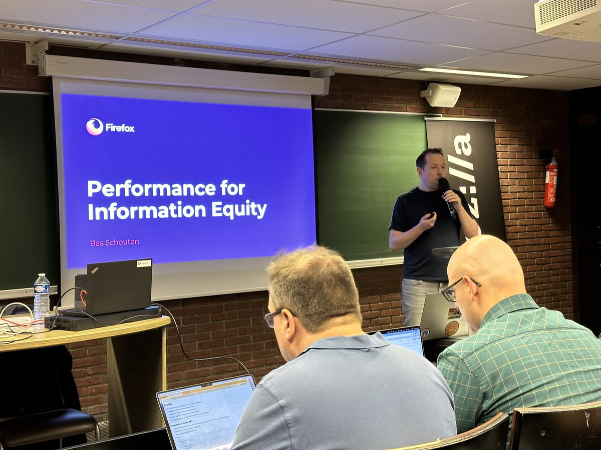 We’re kicking off the #webperf developer room at @fosdem in room H.2214 with Bas Schouten from @mozilla talking about performance for information equity. Watch live at live.fosdem.org/watch/h2214