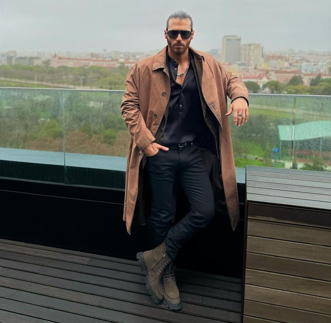 Algunos buscan un mundo más hermoso, otros lo crean.
#CanYaman ♥️♥️♥️
Buenos días y feliz domingo chicas!!! Disfrutad mucho 😘😍💕
#Sandokan 
#ViolaComeIlMare2 
#ElTurco