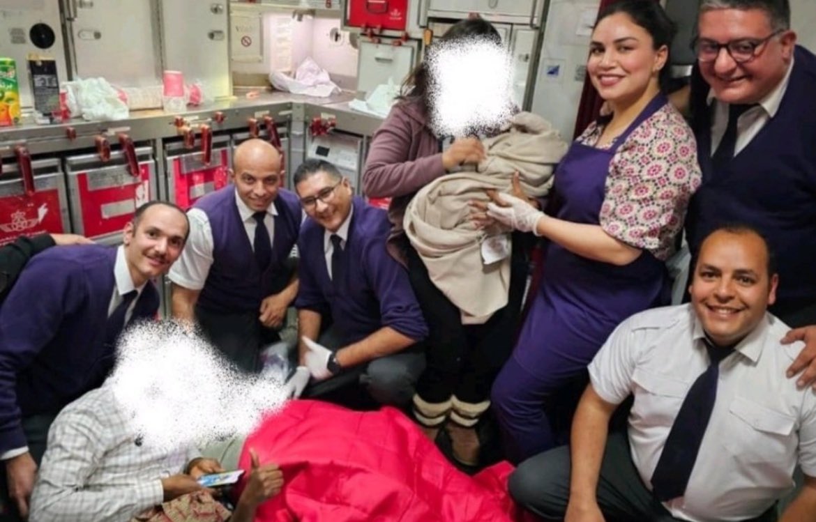 Gate7aviation's tweet photo. Accouchement réussi en plein vol entre Casablanca et Montréal sur le vol Royal Air Maroc 🇲🇦 #AT208 effectué en Boeing 787 . La maman et le bébé se portent bien. #RAM #avgeek #airlines https://t.co/m4eode0jxK
