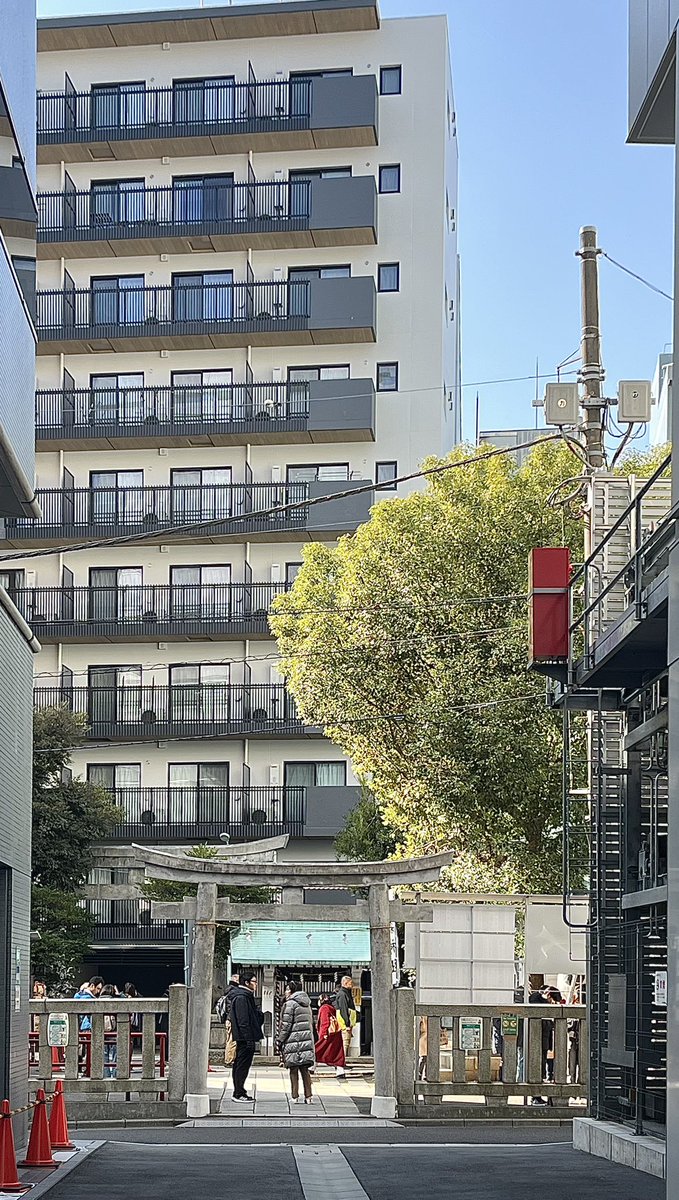 koppasha's tweet photo. 昨日は #日本車椅子シーティング財団  の「こどものシーティング---現状と課題」の報告会に出向く。充実した内容で収穫多々。
https://t.co/OhBweErXEp
会の参加者から、児童の #補装具費 支給の所得制限が次年度から廃止されるらしいと聞いた。写真は会場近くの椙森神社。 https://t.co/wBhOiKEdVy