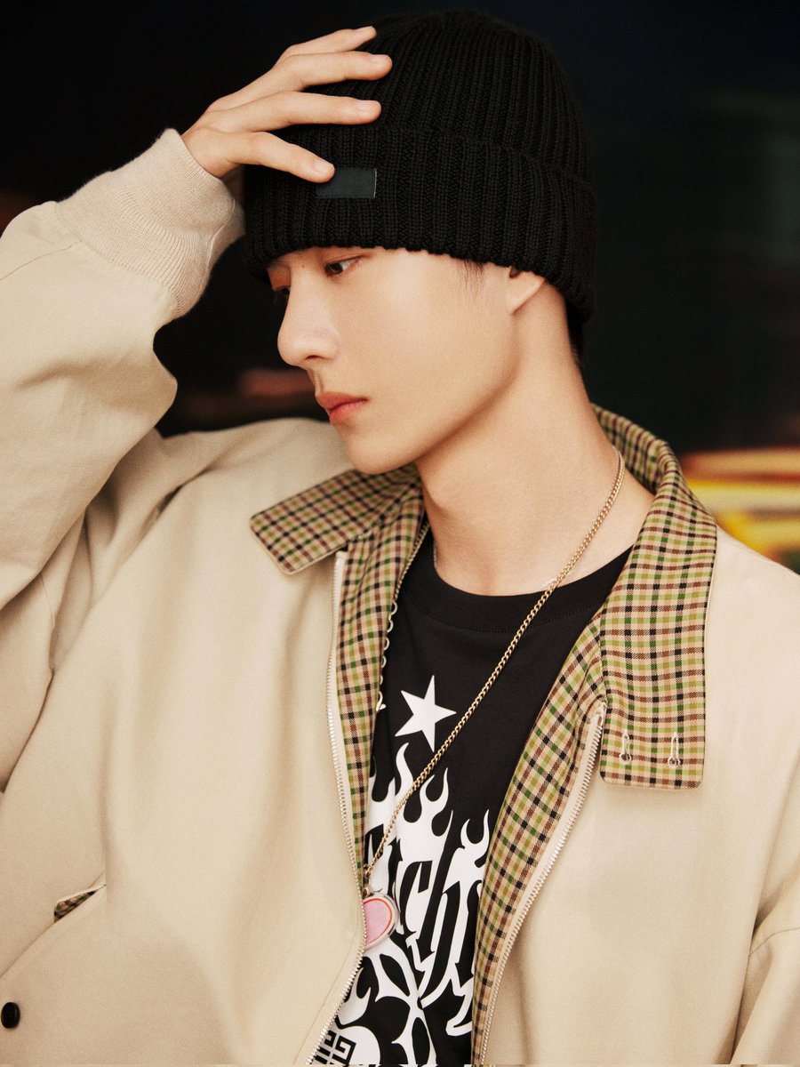 envyofyibo's tweet photo. Givenchy official weibo

Top artist #WangYibo wore set of outfits from Givenchy 2024 Spring-Summer Men's Collection at the #SDC6FINAL

CAPTAIN YIBO COMEBACK
#WangYibo_SDC6Final https://t.co/czXhQpEbcZ