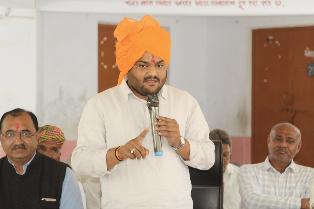 HardikPatel_'s tweet photo. आज मांडल तहसील के मानपुरा गांव में 51 लाख रुपये के विकास कार्यों का भूमि पूजन और उद्घाटन किया गया। 23 लाख रुपये की लागत से तैयार होने वाले ट्यूबवेल का उद्घाटन, 17 लाख रुपये की लागत से तैयार होने वाली पानी की टंकी, 7 लाख रुपये की सीवेज लाइन और 4.25 लाख रुपये की आरसीसी सड़क का भूमि पूजन किया। इस अवसर पर बड़ी संख्या में उपस्थित ग्रामीणों को संबोधित किया। भाजपा विकास कार्यों में जाति या गांव नहीं बल्कि सबका साथ-सबका विकास के मंत्र को साकार करने के लिए काम करती हैं।