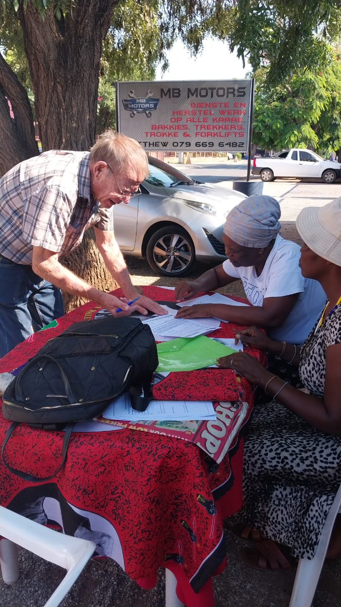 EFF_Limpopo's tweet image. ⭕ Live Scenes⭕

Marble Hall Town Hall VD, Ward 7 Ephraim Mogale subregion, Sekhukhune Region.

The ground forces are hard at work, on the second and  last day of the @IECSouthAfrica
Voter Registration Weekend.

#RegisterToVoteForEFF