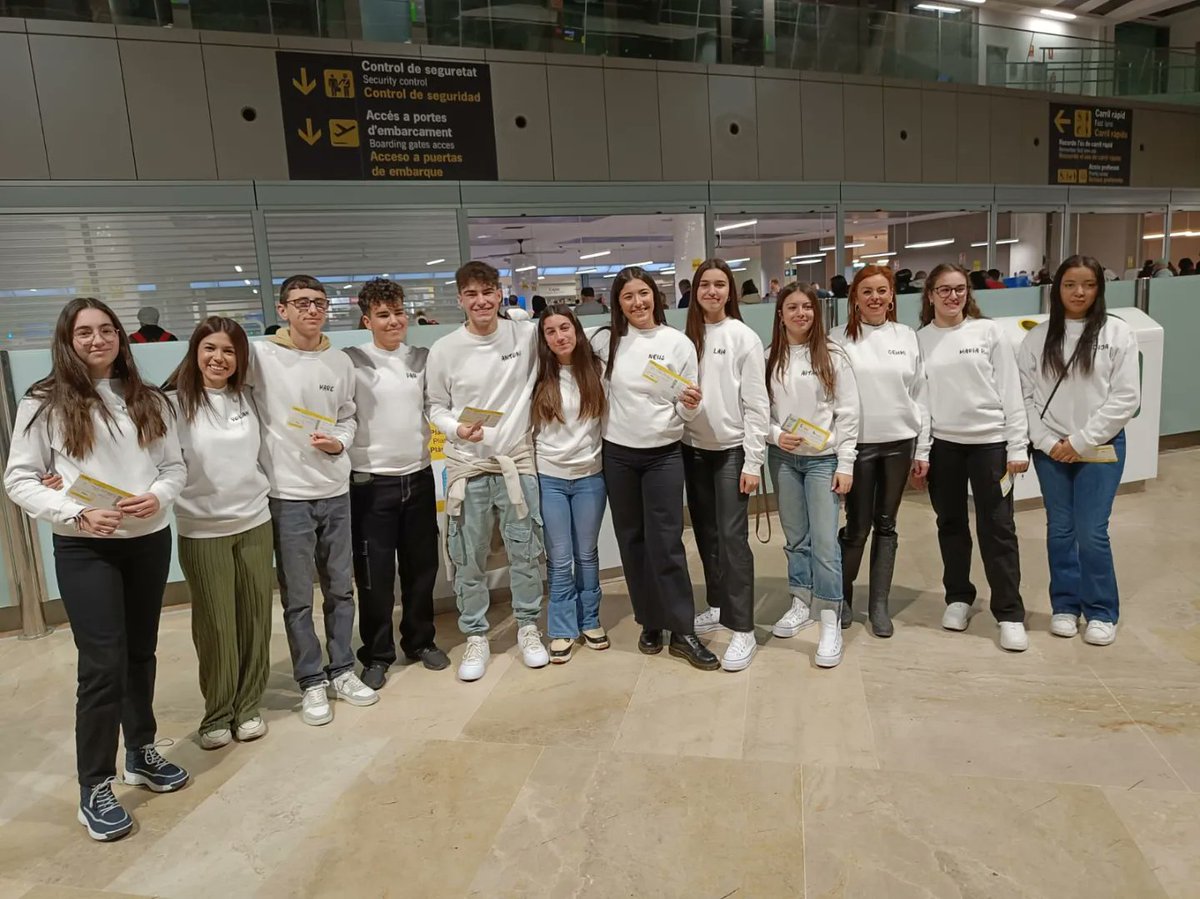 IES Els Évols tweet media
