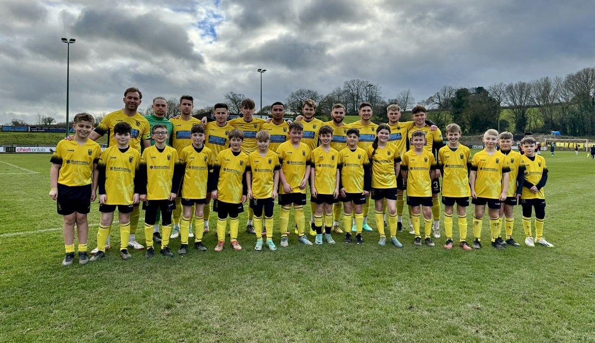 OfficalBAFC's tweet photo. 🤝 | Matchday Mascots

We hope our Buckland Athletic Under 11’s enjoyed their afternoon with us as mascots yesterday! 

Want to be a Matchday Mascot? Find out more here and be a part of our Matchday Experience ⬇️

https://t.co/T1XGuBBIJG

#UpTheBucks 🟡⚫️ https://t.co/pUoZXNUfrt