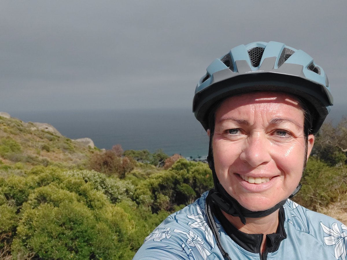 GermanyCapetown's tweet photo. Still with #heavylegs from yesterday's hike up #TableMountain, today was all about #downhillcycling π. But: you have to go up before you can go down... π΄πΏββοΈπ΄ββοΈπ΄πΏββοΈ
Enjoy your Sunday! π https://t.co/2G2s96Rjbj
