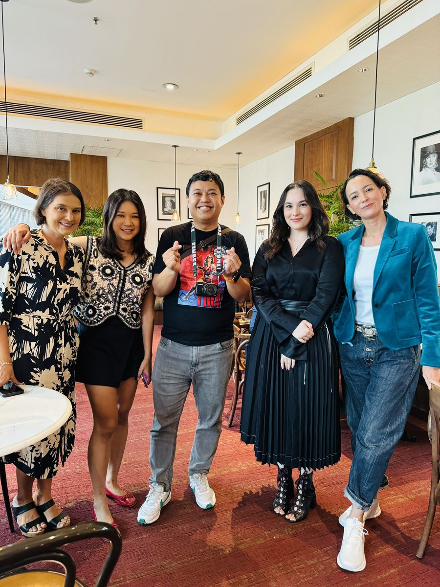 Suatu Kehormatan Bagi Saya Bisa NoBar Finale Episode Series #TIRA dan Berfoto dengan Para Cast Wanita Hebat dan Luar Biasa #ChelseaIslan #KarinaSuwandi #AgnesNaomi #DominiqueSanda 
Thanx <a href="/BCUindonesia/">Bumilangit Cinematic Universe</a> <a href="/BumilangitID/">Bumilangit Official</a> <a href="/DisneyPlusID/">Disney+ Indonesia</a> <a href="/rkytbumilangit/">Kathā Rakyat Bumilangit</a> 
#SabarMenantiBCU