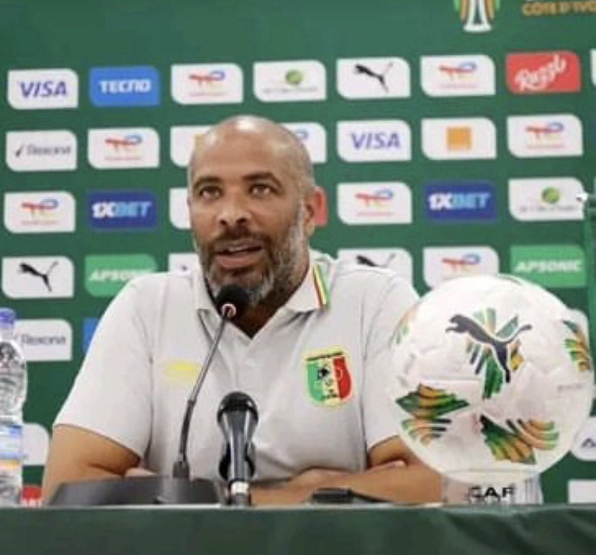 InfosHits2babi's tweet photo. Eric Sekou Chelle, Coach Mali 🇲🇱 « L’arbitre nous a aussi aidé à perdre ce match »

« C’est difficile à encaisser. Par moment nous avons fait un grand match et tout tout s'est écroulé à la dernière minute. L’arbitre nous a aussi aidé à perdre ce match . https://t.co/CtEjqXky1v