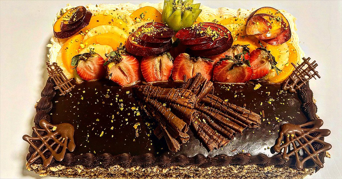 Manaminoo5's tweet photo. Chocolate Fruit Cake https://t.co/JaEPgTdevI