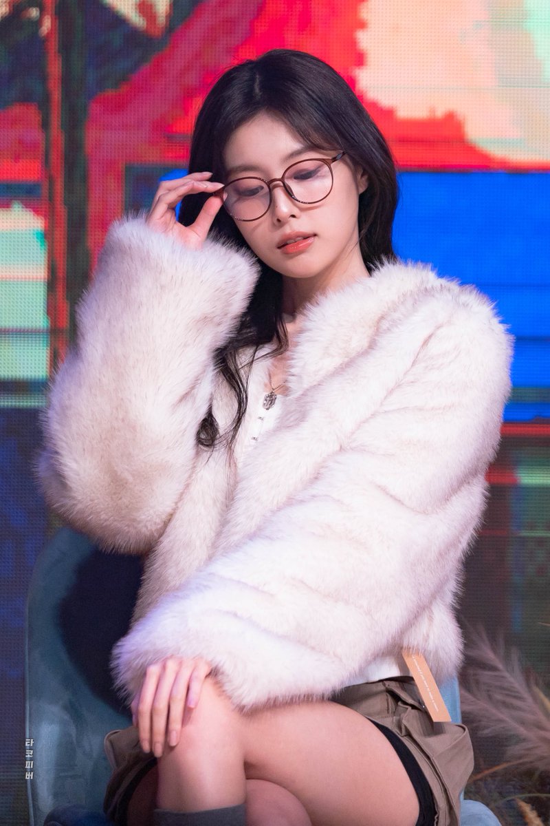 TakoFeverHW's tweet photo. 240203 HYEM’S DIARY

👓

#혜원 #HYEWON #ヘウォン https://t.co/7sdeRxryHZ