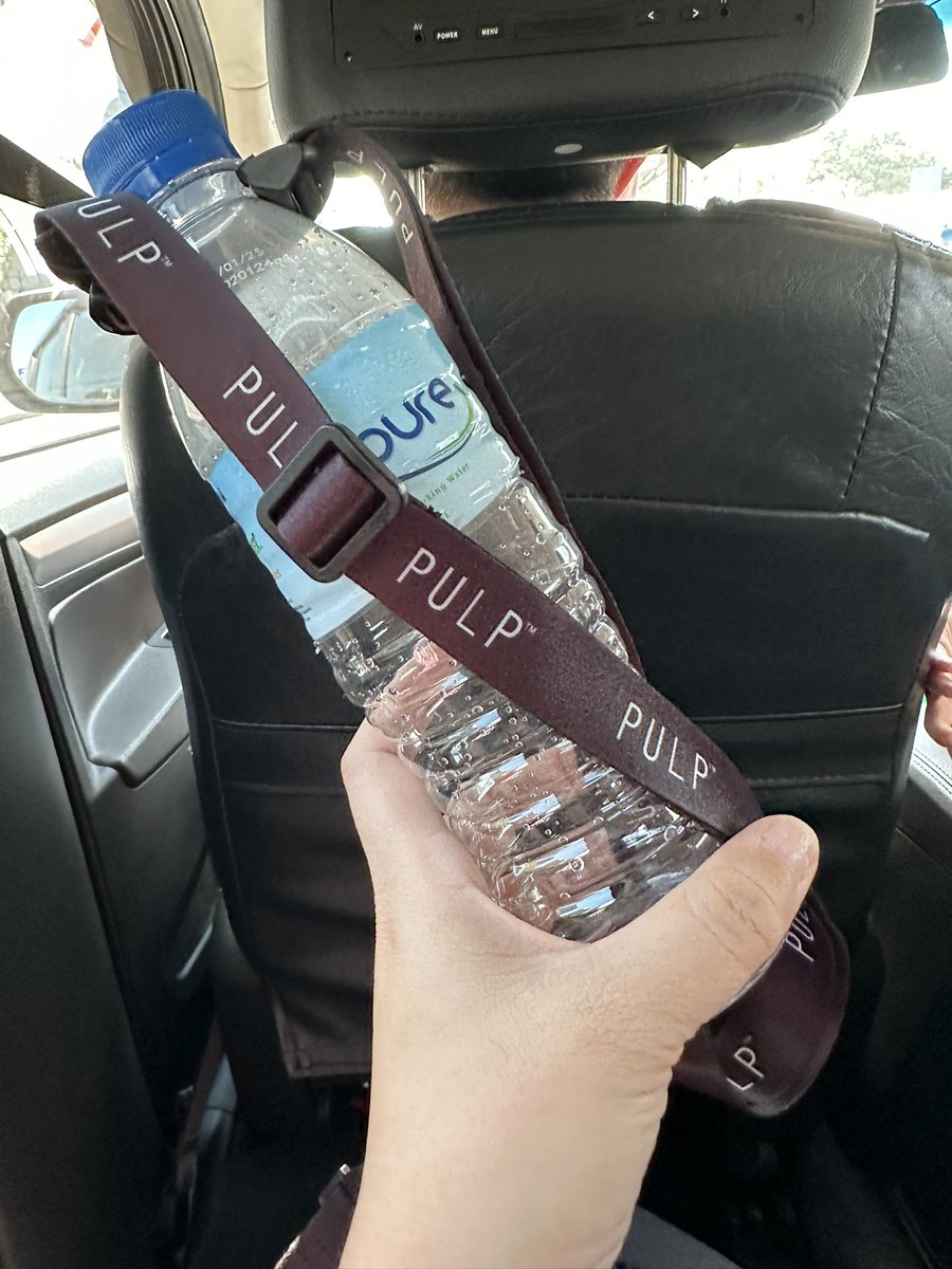 The only water available in NCC last night is this, PHP100 if you don’t have a Pulp strap, PHP50 if you already have a Pulp strap. Anong pake ko sa Pulp strap gusto ko lang uminom?? Wala naman tong silbe. Napaka olats nyo kahapon Pulp nanggigigil talaga ako #FATE_IN_NEWCLARKCITY