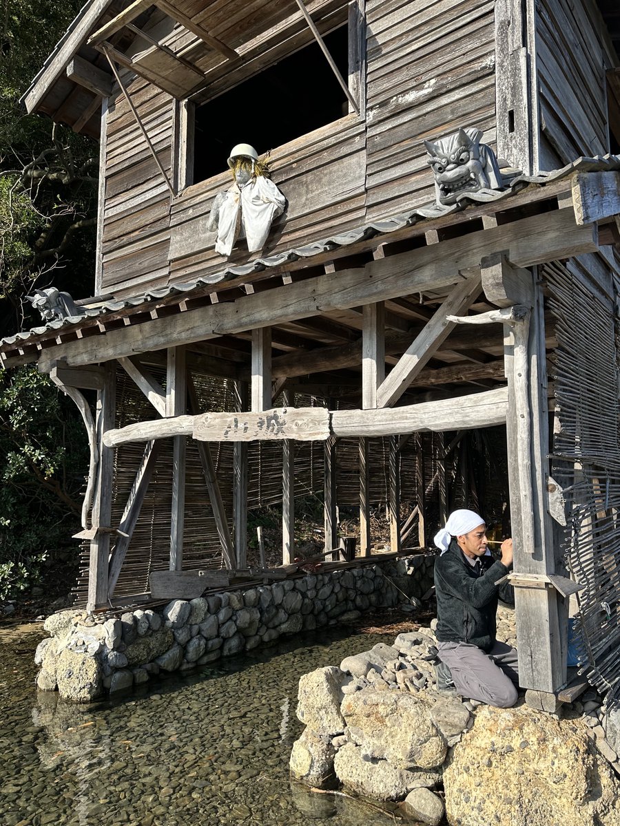 鉄腕DASH 放送中🖼️！ ＼ #DASH島 に現れた バンクシー模倣犯の正体は