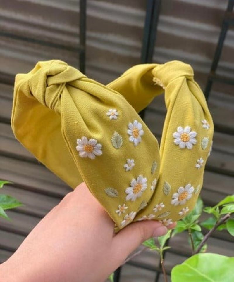 SelazioUs's tweet photo. ✨Accessorize your tresses with charming Flower Headbands! 🌷 From brunch to beach days, let flowers be your crowning glory. Stay effortlessly chic! https://t.co/S0InV3Md7L