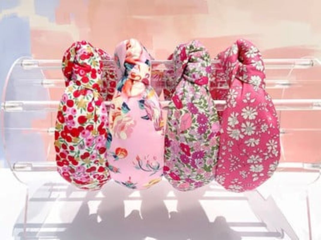 SelazioUs's tweet photo. ✨Accessorize your tresses with charming Flower Headbands! 🌷 From brunch to beach days, let flowers be your crowning glory. Stay effortlessly chic! https://t.co/S0InV3Md7L
