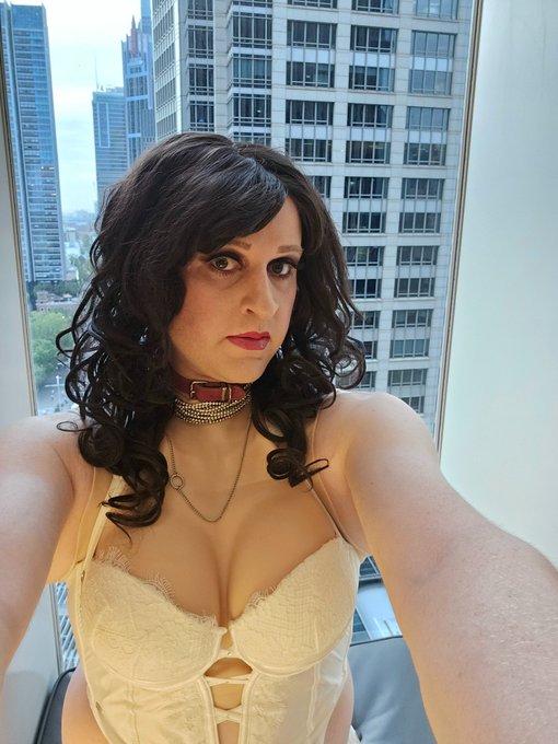 Who wants to join me in my hotel room? 😈🔒  @MissSummerJane says I have to suck your cock 🤷🏻&zwj;♀️ https://t<a class="tags" href="/tag/misssummerjane">@misssummerjane</a>