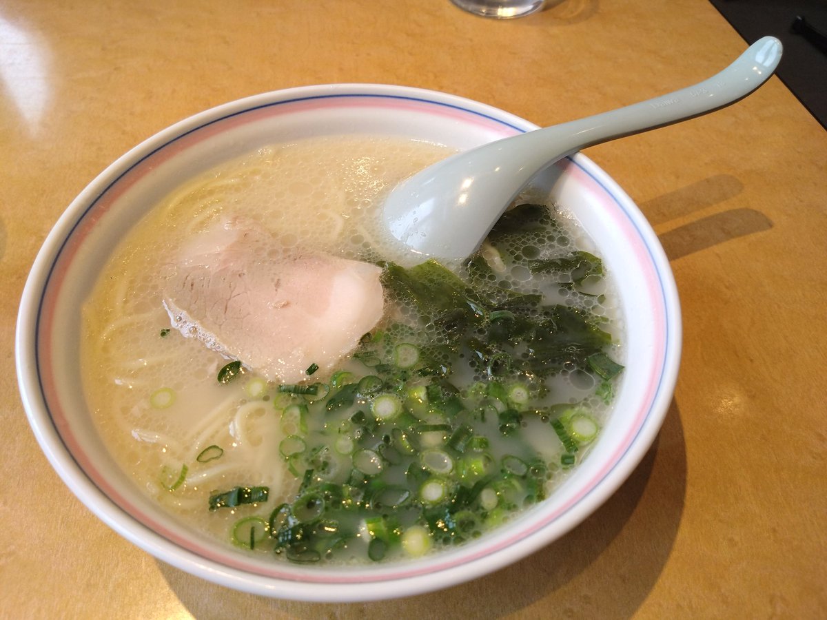 y3541's tweet photo. 本日の１杯
『餃子会館』＠佐賀県武雄市
＃ラーメン
＃餃子
＃ホワイト餃子 https://t.co/6FhaM5iVaf