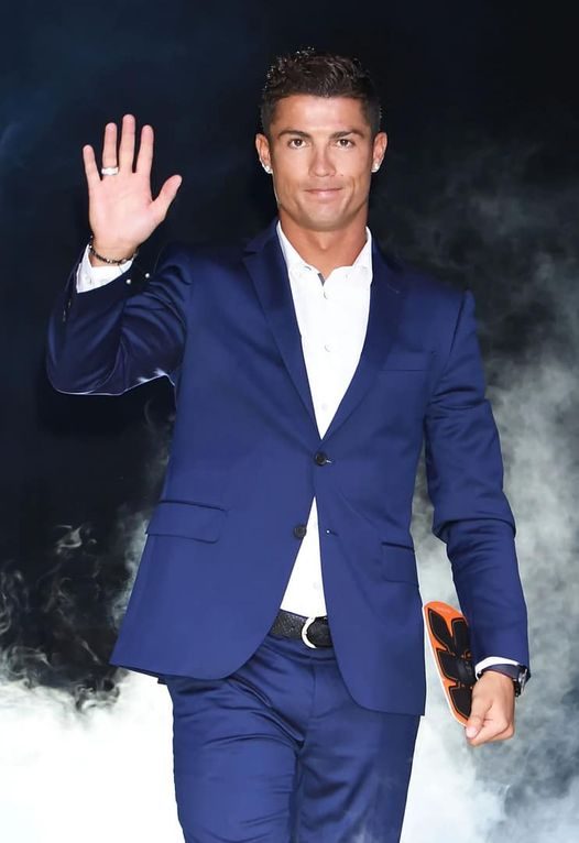 lourveme's tweet photo. Cristiano Ronaldo kkk idol https://t.co/kaIzy06qgX