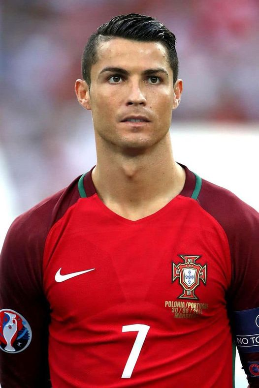 lourveme's tweet photo. Cristiano Ronaldo my idol off me! and you? https://t.co/9UdAzcKOWL
