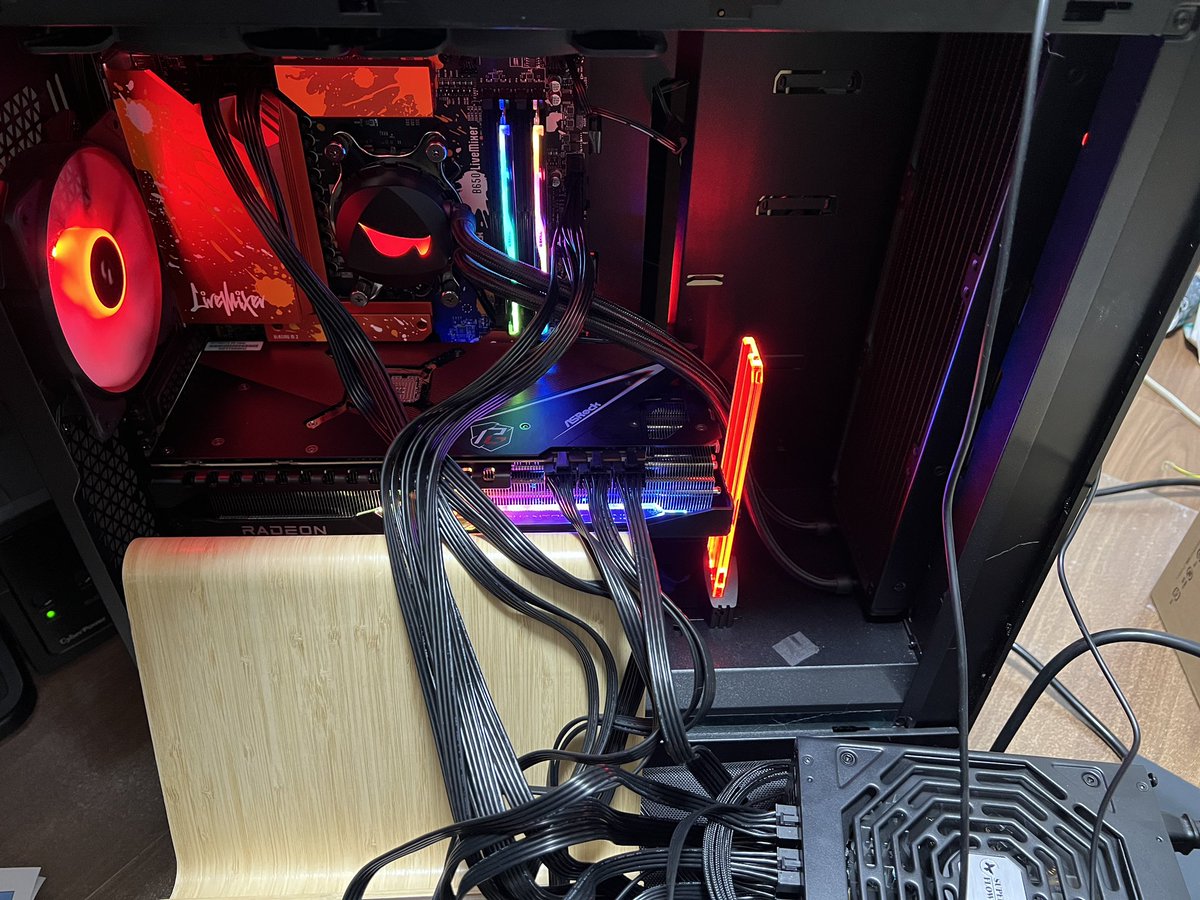 RapidsGrayEyes's tweet photo. KP41病 その3
結局RX7900XTXの不具合ということで交換対応に。
これでダメなら緑の軍門に降るしか…
ASRockから緑出ないかねぇ
#KP41
#RX7900XTX
#ASRock https://t.co/0BLicOiDXD