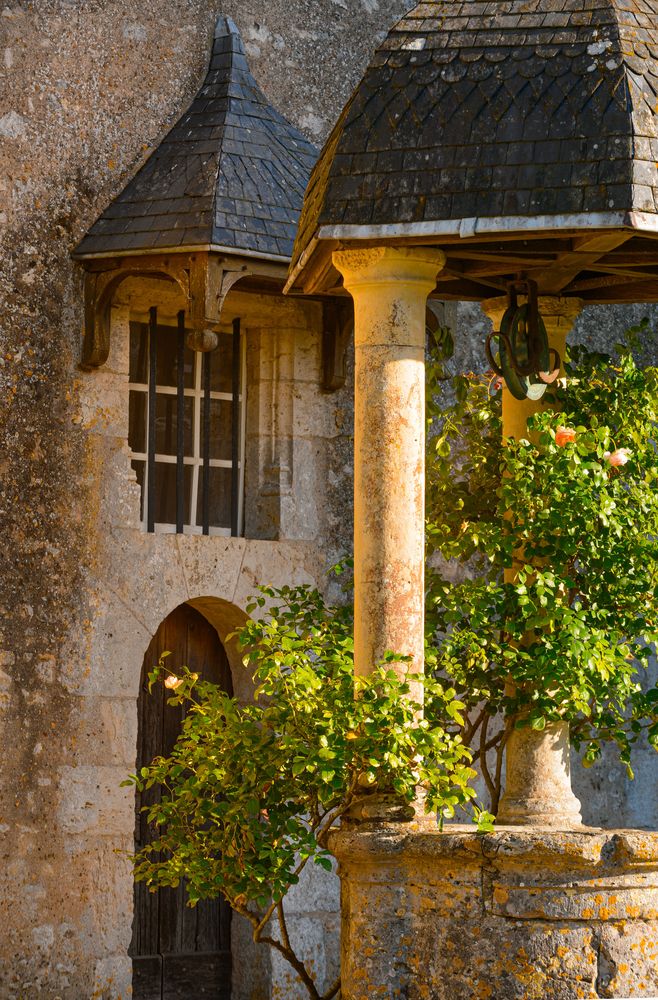 LesMonumentsNat's tweet photo. On nous dit dans l'oreillette qu'@andremanou s'est rendu au château de #Talcy... 🏰 
Rdv à 12h56 sur @francetv pour découvrir ce monument poétique dans l'émission "Château !" 👉  https://t.co/hDQJveHSn7 https://t.co/UMpb2Kj5DW