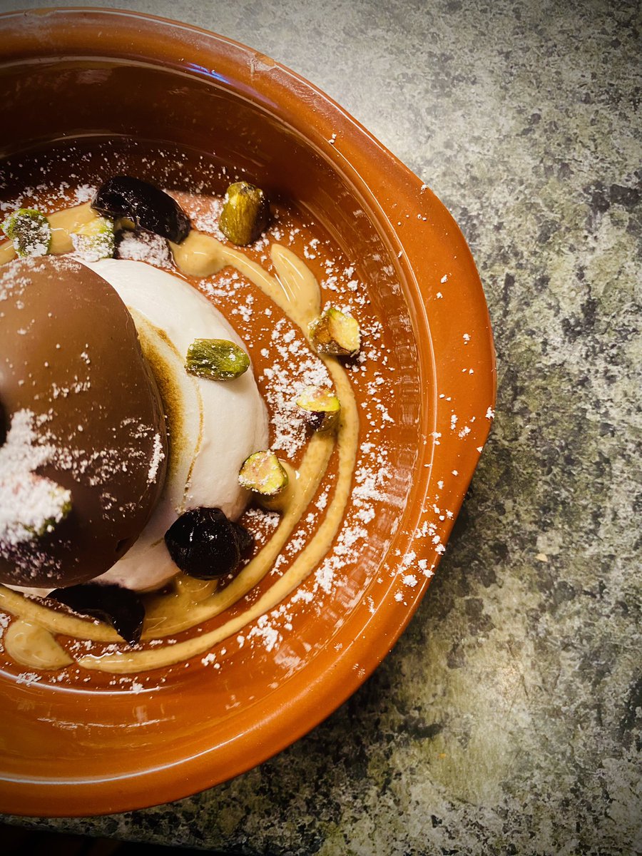 KitDavisChef's tweet image. Caramel ice cream stuffed Easter egg. Scorched meringue. Pistachio. Toffee