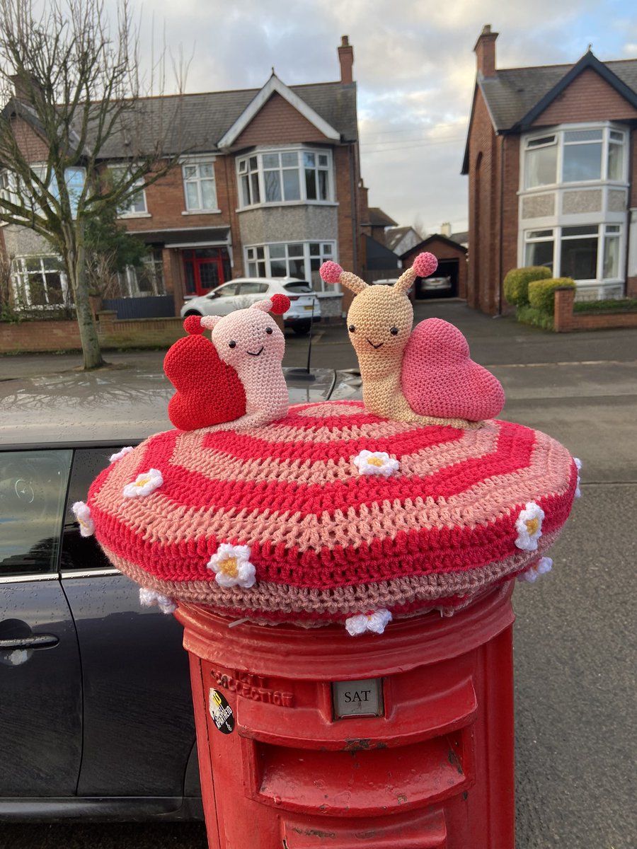 Love & appreciate the creativity of the person/s who adorn our local letter boxes with this such art! #valentines #creativeart #postboxes #EastBelfast #Belmont #community