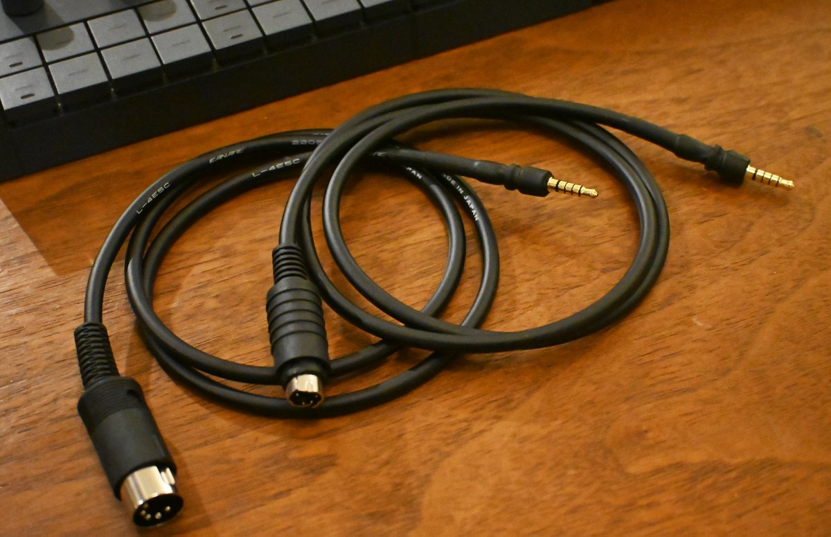 Ken_X68k's tweet photo. SEQTRACの自作MIDIケーブル。
MIDI→SEQTRACKケーブルも作っておきました♪
しかし3.5mmプラグ5極ってのが秋葉原でもあまり売ってないんですよね。
カーバー付きはそもそも売ってなかったので、適当なキャップで代用しました。
#SEQTRACK #自作MIDIケーブル https://t.co/AOGwLqYHoo