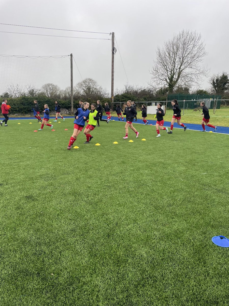 CRobCoaching's tweet photo. Creating a high performance environment for the @CorkCityFCWomen u17 players from the start ⚽️
•
#CRCoaching #elitelevel #highperformance #wnl #cantseecantbe #preseason #failtopreparepreparetofail https://t.co/bkm31NN1Mr
