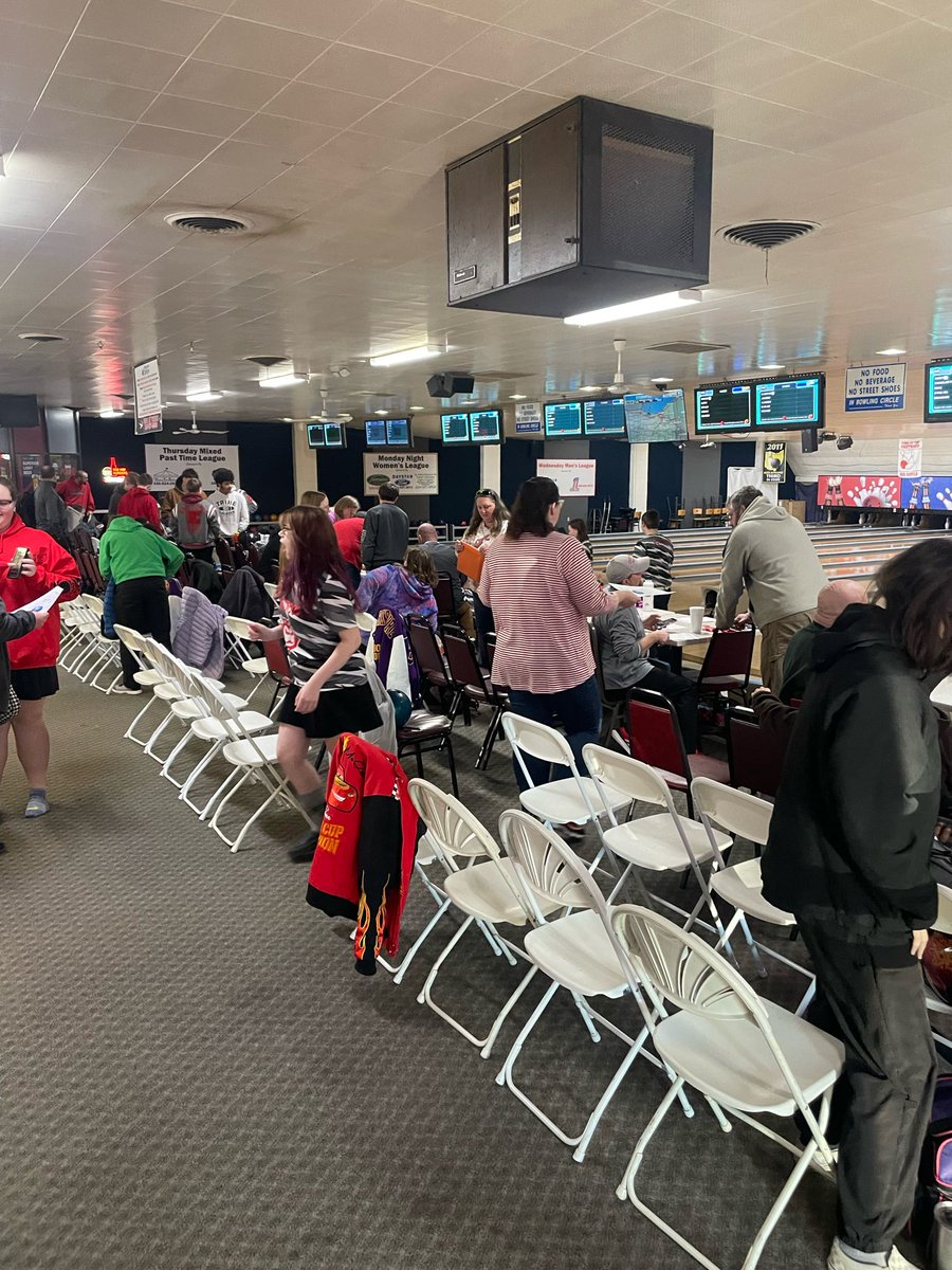 BHSBadgerDen's tweet image. Teams are starting to roll in for the first ever CVC Bowling Tournament at SkyLane in Garrettsville!