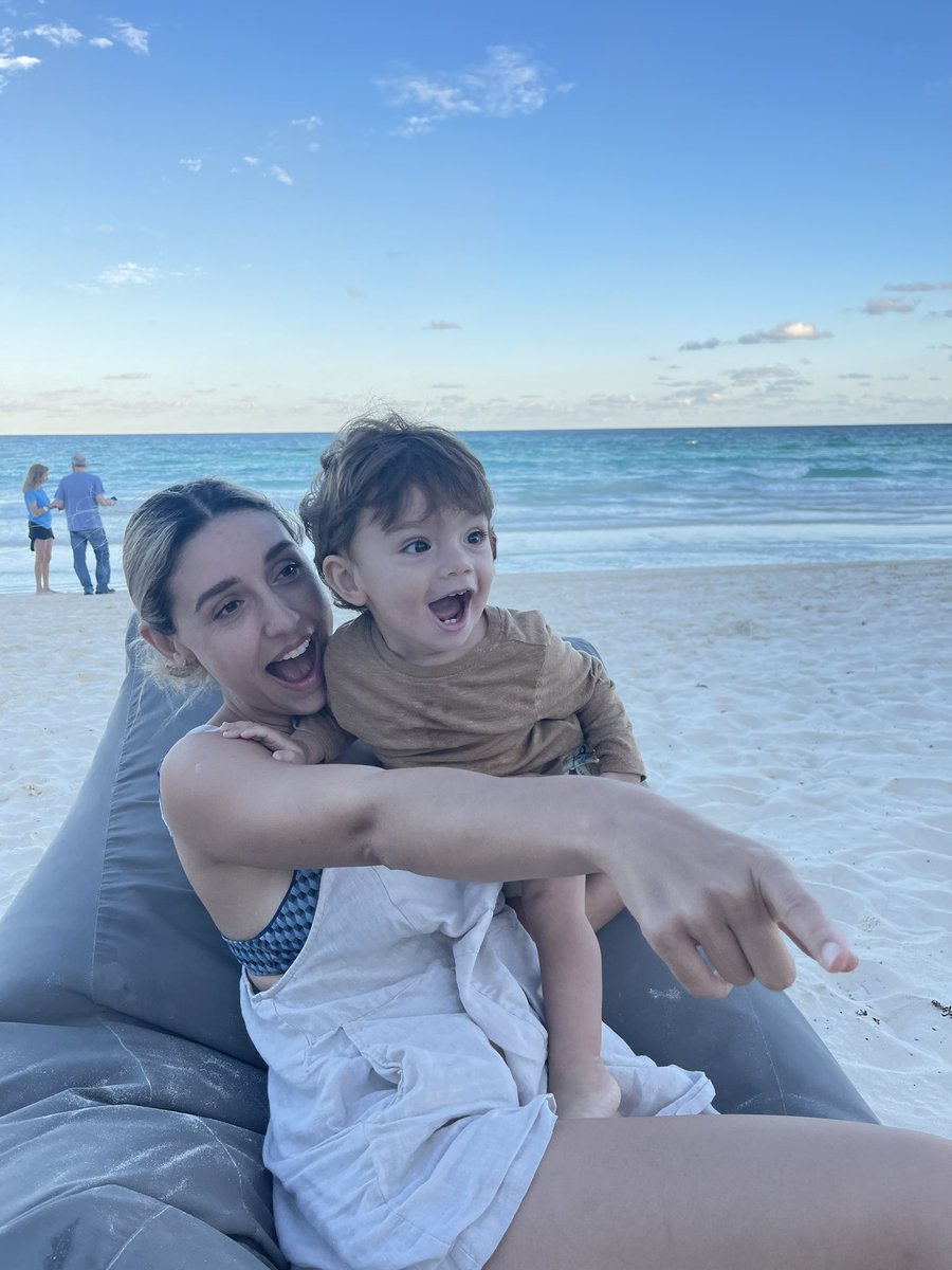 carolinatorresz's tweet photo. Apapáchame la vida entera 💕 https://t.co/7gI6vbwccr