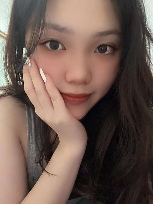 SGreen6647's tweet photo. 姐妹本人投稿
郭彦彤
有喜欢的哥哥可以合照发给我哦
帮哥哥传达，姐姐喜欢的话会私哥哥的哦
#合照 #射屏 #羞辱 #曝光 #羞耻 #社死 #刺激 #投稿 #骚货 #女神 #婊子 #母狗 #反差 https://t.co/G4MVtwO8iY
