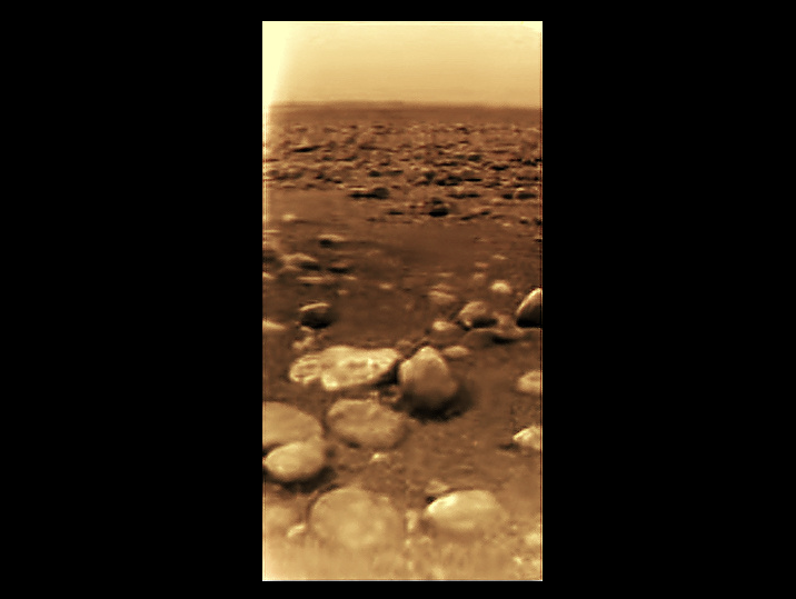 TechSpatiales's tweet photo. @raptor3348 This picture from the surface of Titan in 2005 is, IMO, more for the history books than a nice picture of Super Heavy lofting a Starship to a suborbital explosion. https://t.co/MIMQfDXUDV