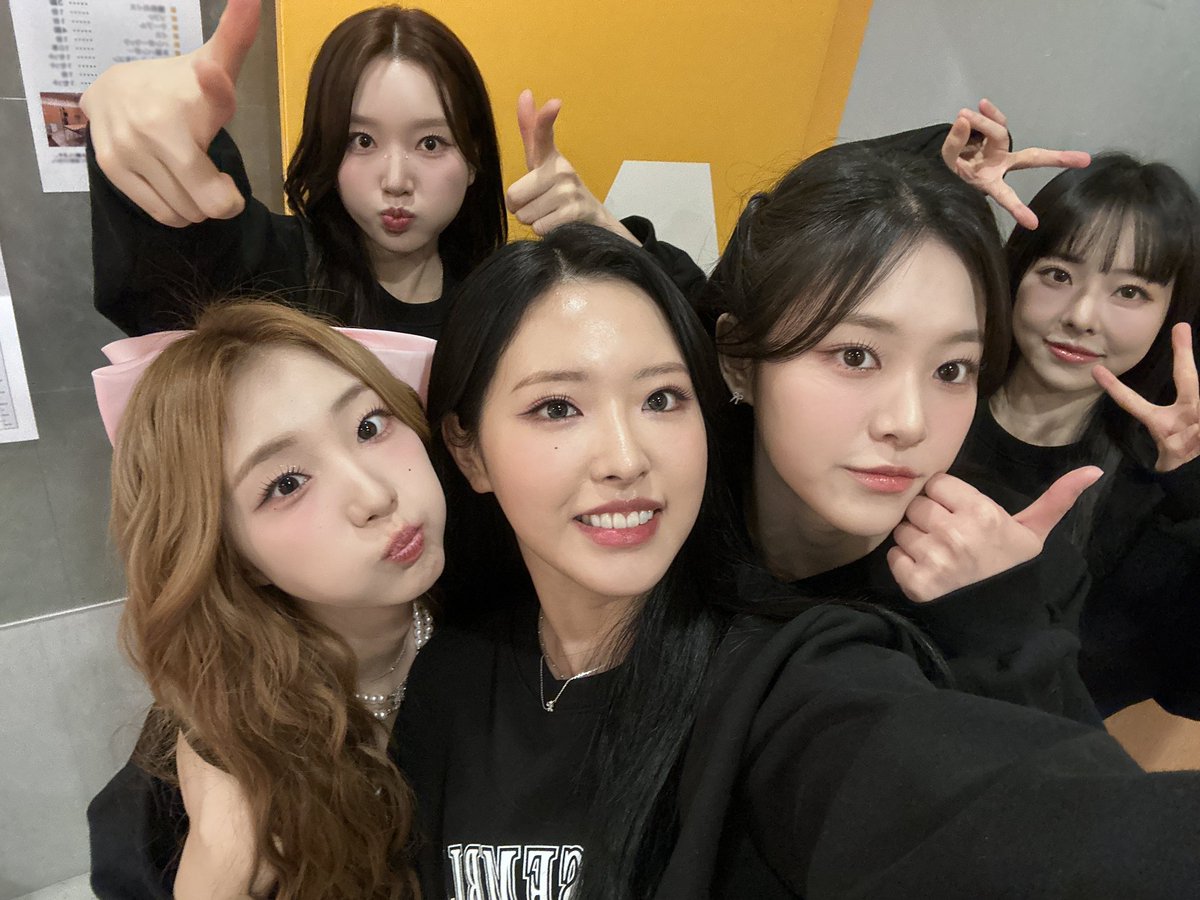 Loossemble_twt's tweet photo. [📷]

240204
Loossemble 「LOOSSEMBLE THE FIRST FANMEETING IN JAPAN」 in Osaka

Loossembleの一番目日本ファンミーティングがすべて終了しました。

今日の公演に来てくれたすべてのC.Looみなさん、ありがとうございます💕

私たちにまだ残っているたくさんの日があるので、また会いましょう!⭐

#루셈블 #Loossemble #ルセンブル
