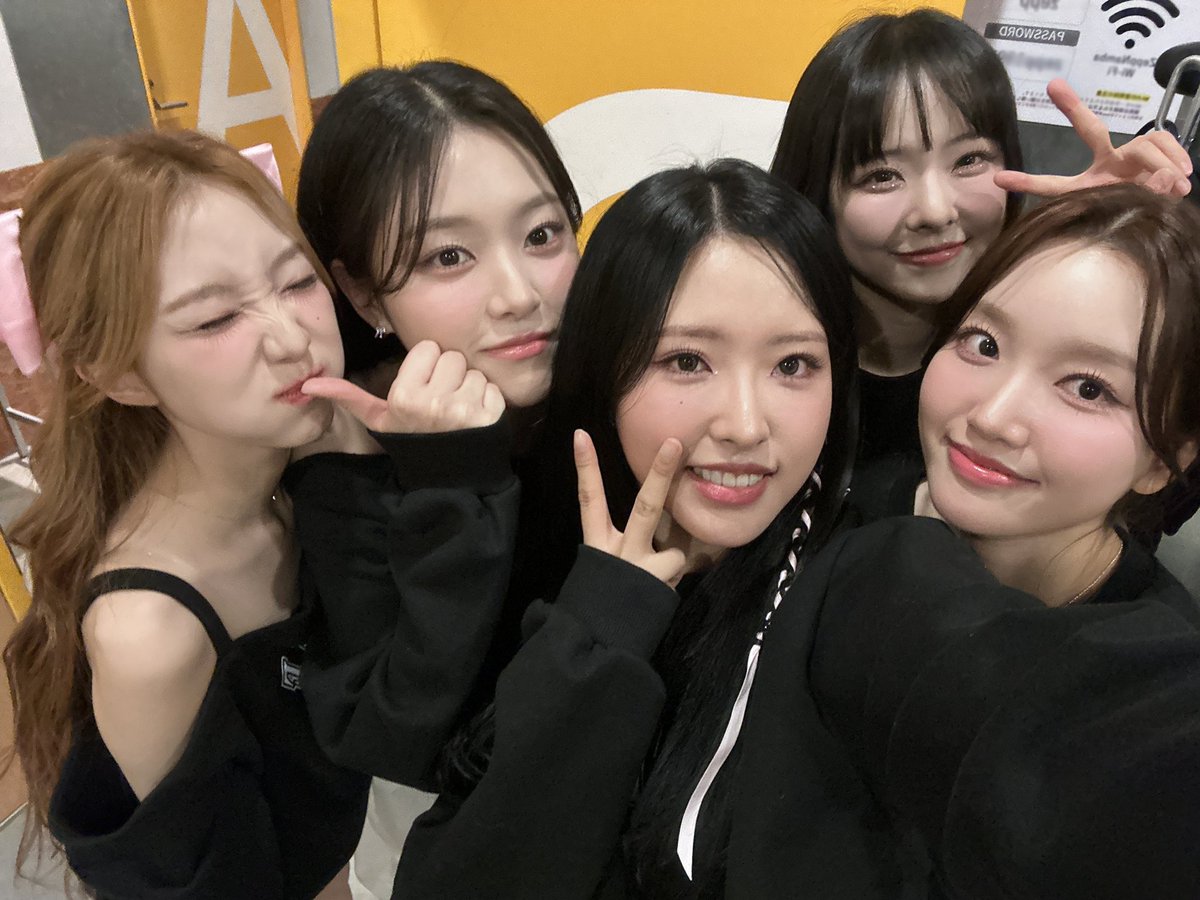 Loossemble_twt's tweet photo. [📷]

240204
Loossemble 「LOOSSEMBLE THE FIRST FANMEETING IN JAPAN」 in Osaka

Loossembleの一番目日本ファンミーティングがすべて終了しました。

今日の公演に来てくれたすべてのC.Looみなさん、ありがとうございます💕

私たちにまだ残っているたくさんの日があるので、また会いましょう!⭐

#루셈블 #Loossemble #ルセンブル