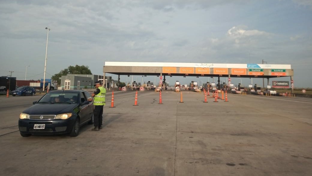 RedSegVial's tweet photo. #Domingo #OperativoVerano ☀️
🚔 Acompañamos a los conductores que circulan por nuestras rutas para que tengan un viaje seguro.
👇Estamos con 25 puntos de control en toda la provincia.
📍RP 91 Villa La Ribera
📍AU ROS-COR Cañada de Gómez
📍RN 33 Ceres https://t.co/vslpdAYKes