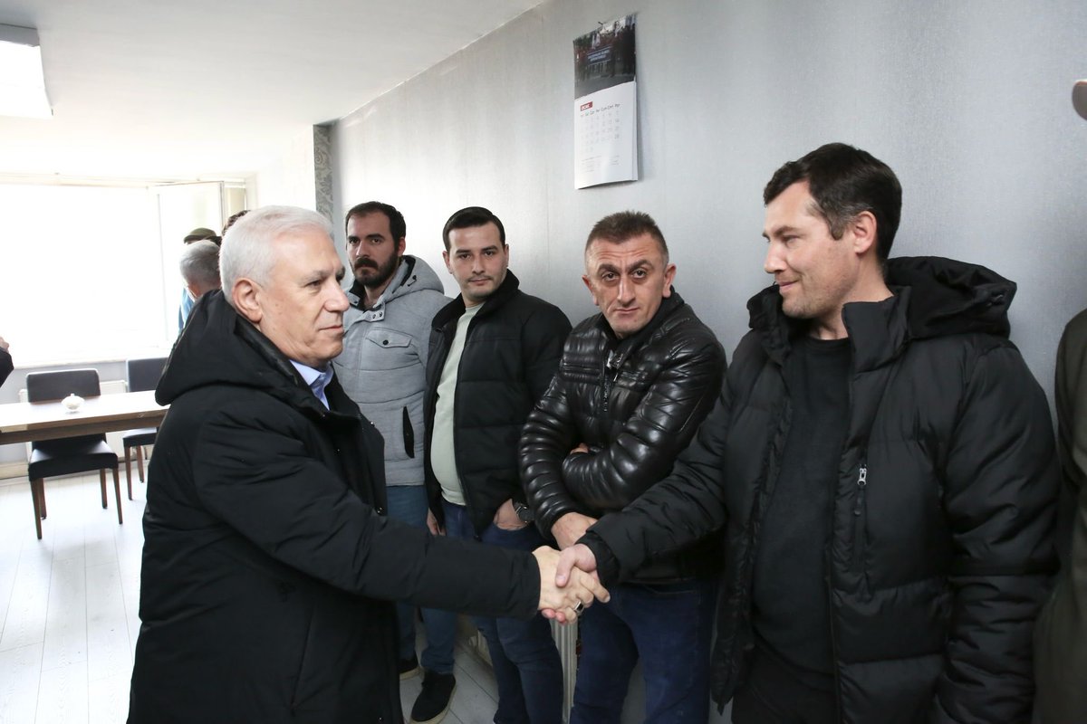 4 ilde 1700 UEDAŞ emekçimizin haklarını aramak için başlattığı eylemi desteklemek ve çözüm bulmak için Cumhuriyet Halk Partisi İl Başkanımız Nihat Yeşiltaş ile DİSK Enerji-Sen Güney Marmara Bölge Temsilciliğini ziyaret ettik.

DİSK Enerji-Sen Güney Marmara Bölge Başkanı Ayhan