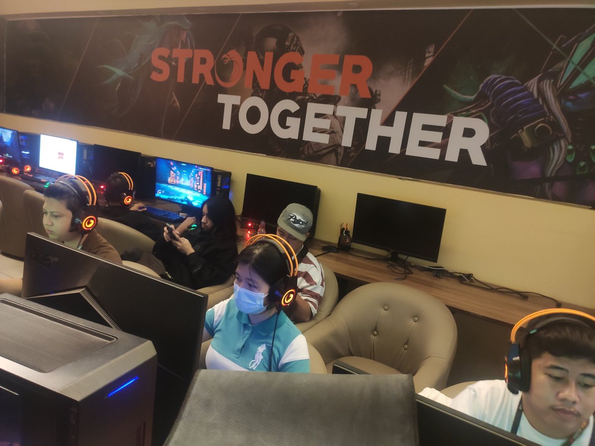 GoTrival's tweet photo. Went to TNC Laguna today to watch a LAN tournament. I was, instead, asked to standin for a team who lacks a pos5. This is my first LAN experience, it was so fun. The most unforgettable part is the trashtalking I witnessed. #dota2 #trival https://t.co/UyOOvTKdiQ